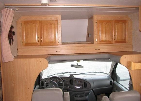 2004 Forest River Sunseeker Model 3100 Class-C Motorhome 32Ft