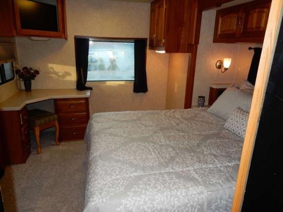 2005 Georgie Boy Cruise-Master Luxura 3640TS Motorhome