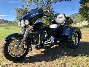 2017 Harley-Davidson FLHTCUTG Tri-Glide Ultra Like New