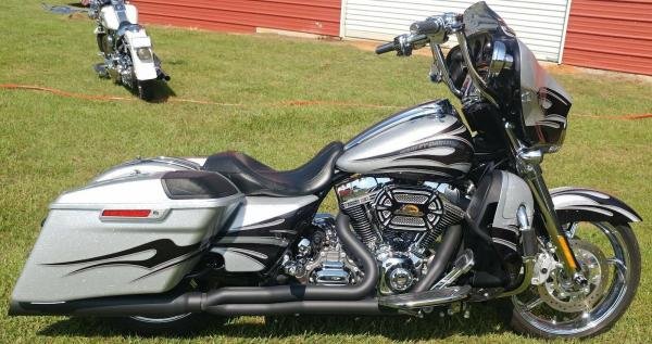 2015 Harley-Davidson FLHXSE CVO Street Glide Low Miles!