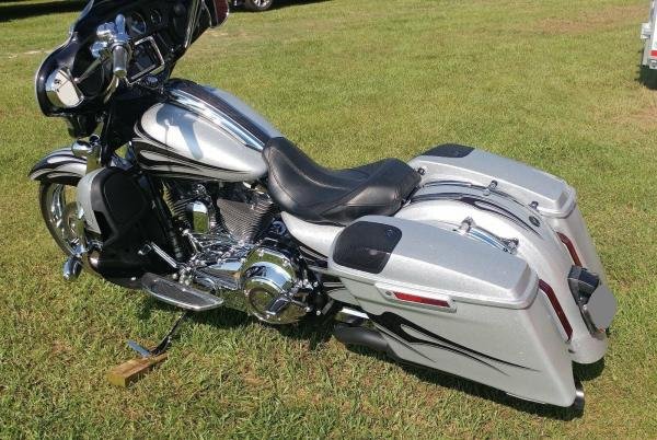 2015 Harley-Davidson FLHXSE CVO Street Glide Low Miles!