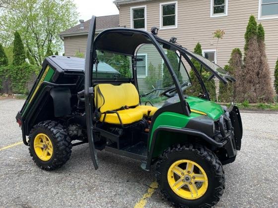 2015 John Deere Gator 825i 4WD