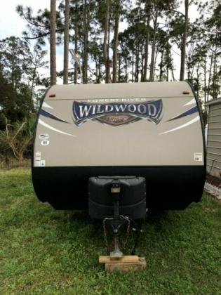 2017 FOREST RIVER WILDWOOD CAMPER 22ft