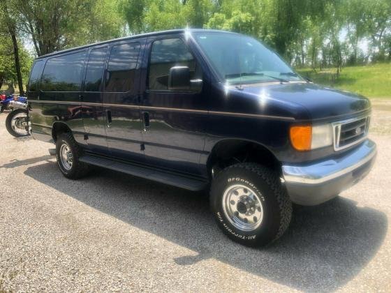 2005 Ford E-350 Series 12 Passenger Van Diesel