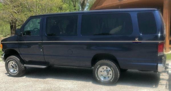 2005 Ford E-350 Series 12 Passenger Van Diesel