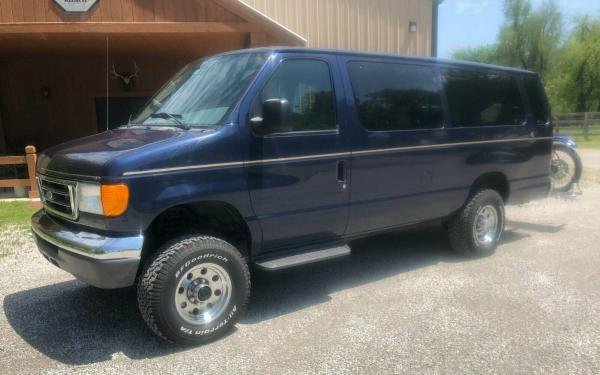 2005 Ford E-350 Series 12 Passenger Van Diesel