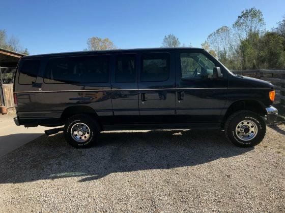 2005 Ford E-350 Series 12 Passenger Van Diesel