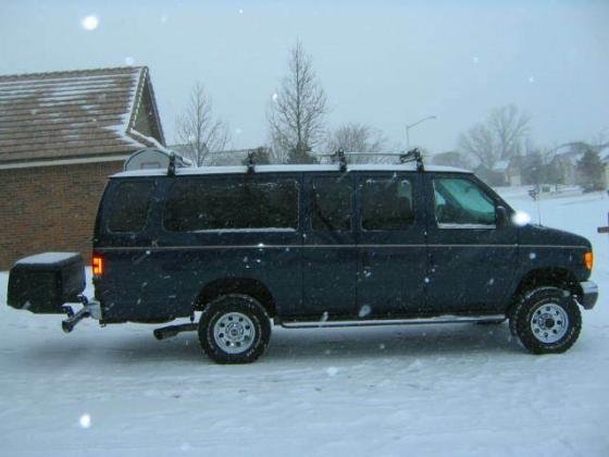 2005 Ford E-350 Series 12 Passenger Van Diesel