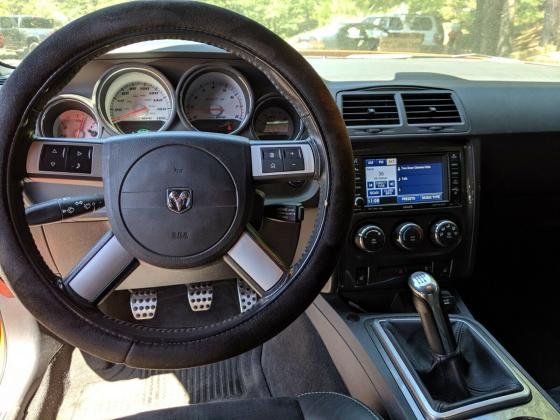 2010 Dodge Challenger SRT8 6.1 L Hemi V8