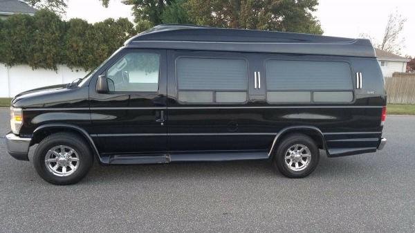 2008 Ford E350 Van 9-Passenger Captain Seats