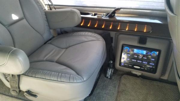 2008 Ford E350 Van 9-Passenger Captain Seats
