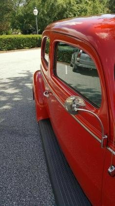 1939 Ford Tudor Deluxe Automatic 2-Dr