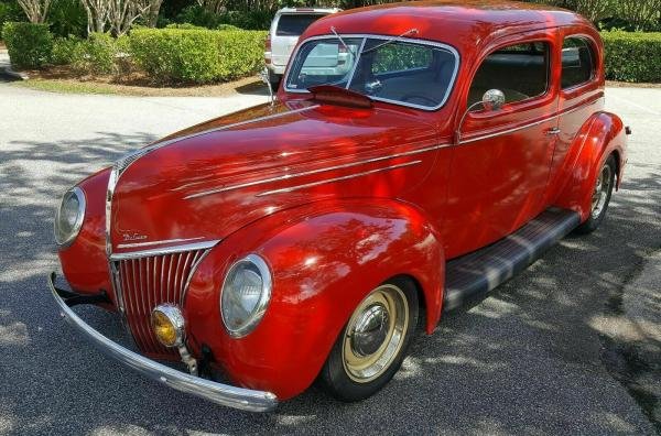 1939 Ford Tudor Deluxe Automatic 2-Dr