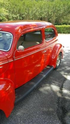 1939 Ford Tudor Deluxe Automatic 2-Dr