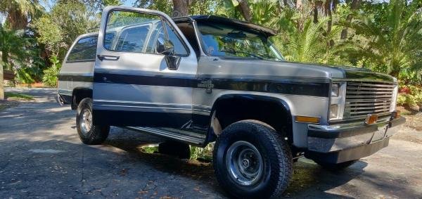 1988 Chevrolet Suburban R10 Lifted 4X4 V8