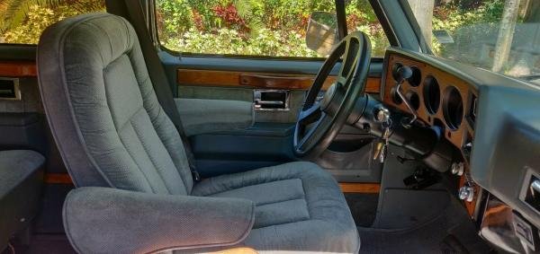 1988 Chevrolet Suburban R10 Lifted 4X4 V8
