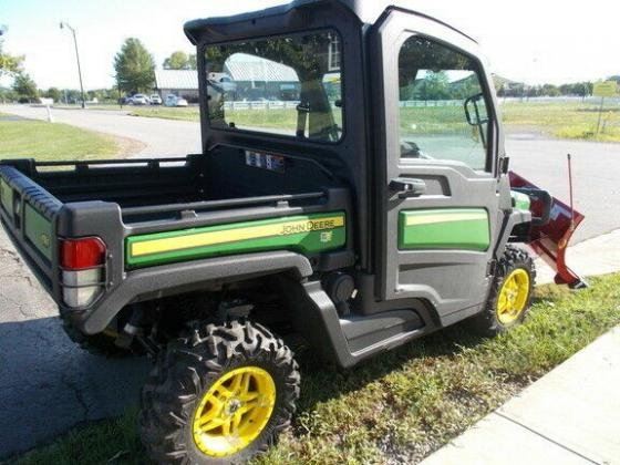 2018 John Deere XUV 835M w/Blade