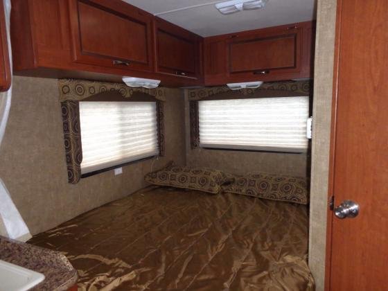 2014 Thor Freedom Elite 23H Generator Electric Awning only 7k Miles!