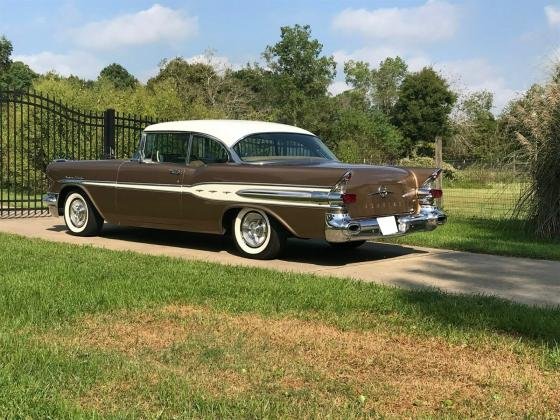 1957 Pontiac Super Chief 347ci CD Player