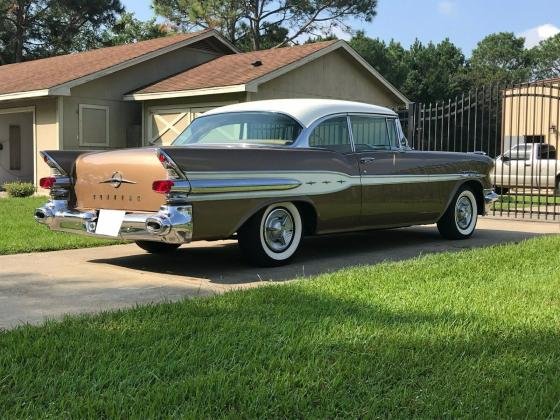 1957 Pontiac Super Chief 347ci CD Player