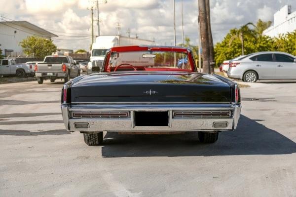 1967 Lincoln Continental 2 DR Convertible CD Player