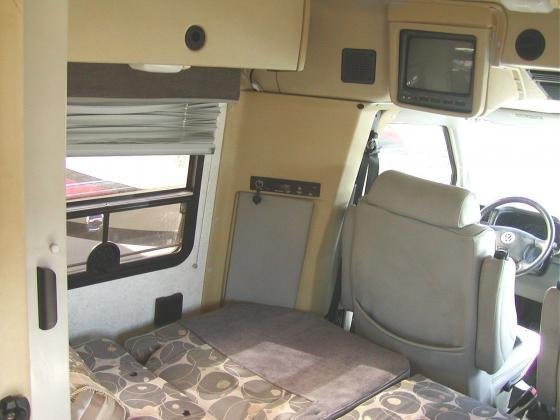 2003 WINNEBAGO Rialta 22 QD Coach