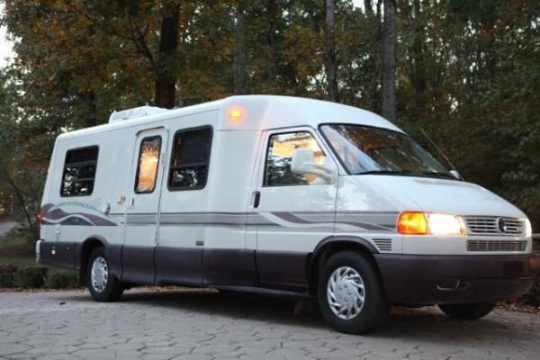 2000 Winnebago Rialta 22QD Class B Motorhome