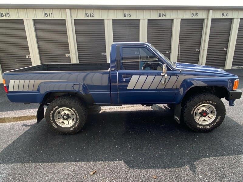 Cars - 1986 Toyota Pickup 4x4 22r 2.4l 4cyl 5-Speed