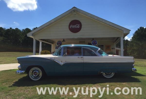 1955 Ford Fairlane V8 2-Door