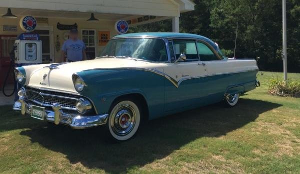 1955 Ford Fairlane V8 2-Door