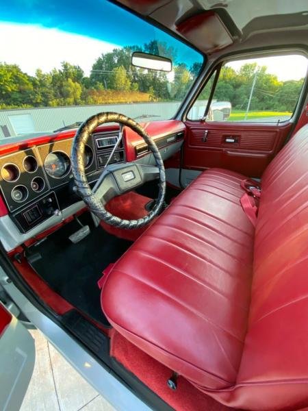 Cars - 1979 Chevrolet C/K Pickup 1500 Custom Deluxe 5.7L 350