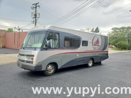 1995 Winnebago Chevrolet P30 RV 28'