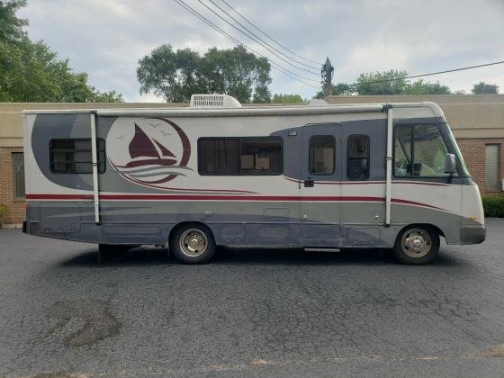 1995 Winnebago Chevrolet P30 RV 28'