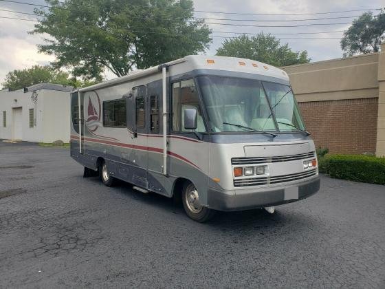 1995 Winnebago Chevrolet P30 RV 28'