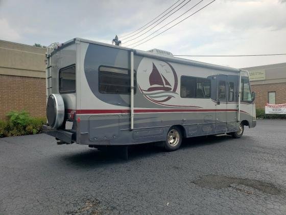 1995 Winnebago Chevrolet P30 RV 28'