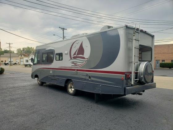 1995 Winnebago Chevrolet P30 RV 28'