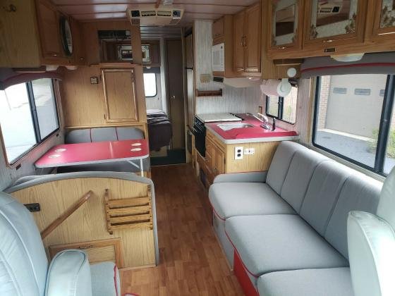 1995 Winnebago Chevrolet P30 RV 28'