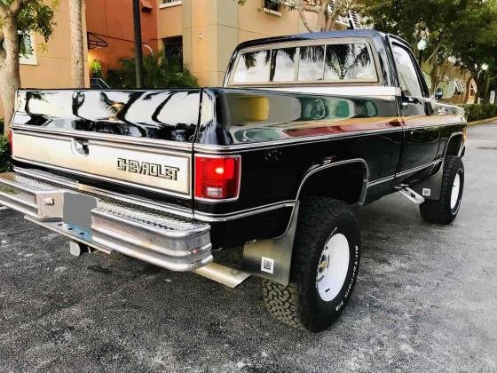 1978 Chevrolet k10 Custom Deluxe Short Bed Pickup Truck 350