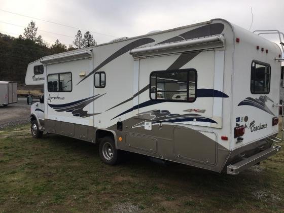 2004 Ford E450 Coachmen Leprechaun Motorhome