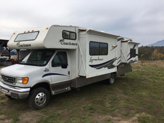 2004 Ford E450 Coachmen Leprechaun Motorhome