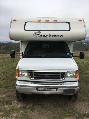 2004 Ford E450 Coachmen Leprechaun Motorhome