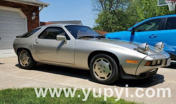 1984 Porsche 928 S Coupe V8