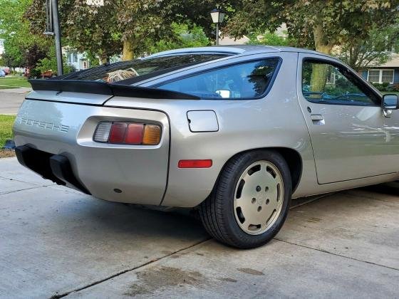 1984 Porsche 928 S Coupe V8