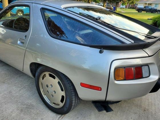 1984 Porsche 928 S Coupe V8