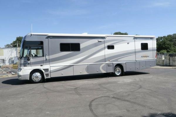 2007 Winnebago Adventurer 38J Workhorse Chassis