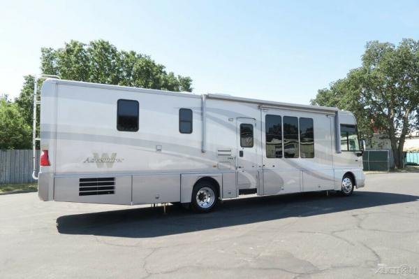 2007 Winnebago Adventurer 38J Workhorse Chassis