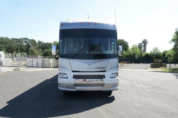 2007 Winnebago Adventurer 38J Workhorse Chassis