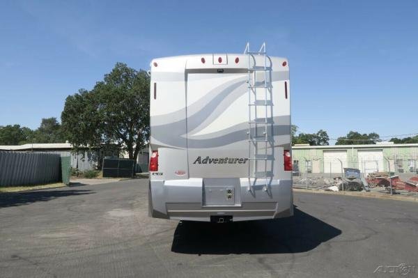 2007 Winnebago Adventurer 38J Workhorse Chassis