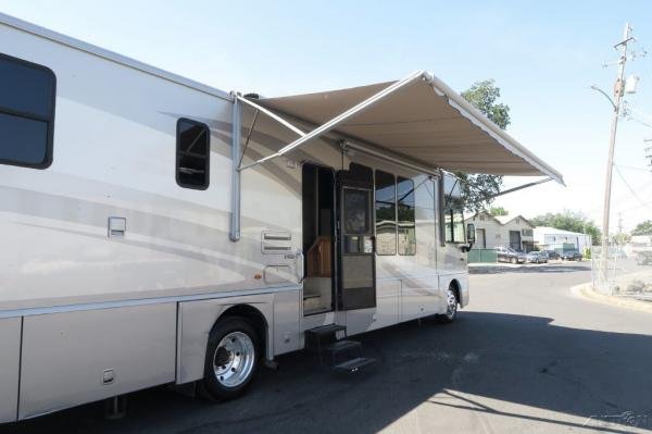 2007 Winnebago Adventurer 38J Workhorse Chassis