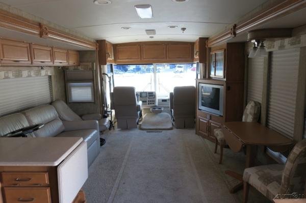 2007 Winnebago Adventurer 38J Workhorse Chassis